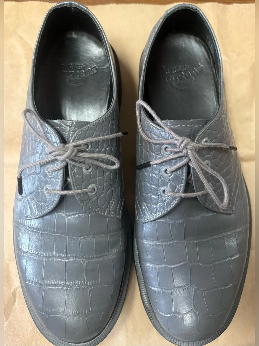 Dr. Martens Women/Mens Croc-Embossed Lace-Up Oxfords in Grey Size 7